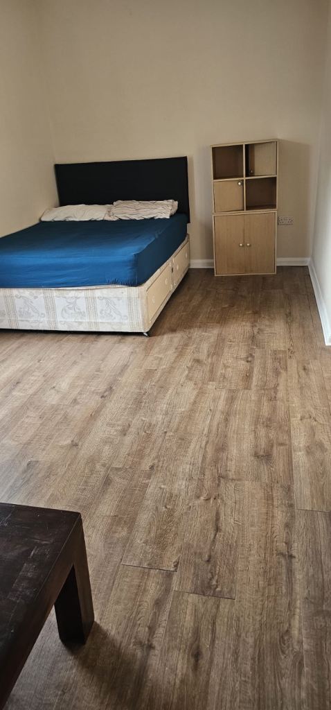 One bedroom studio flat 