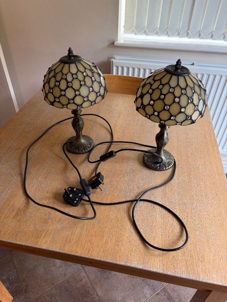 Pair of Tiffany-style Lamps with Patterned Glass Shades