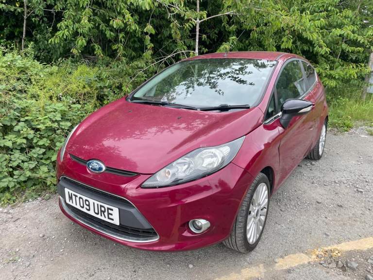 FORD FIESTA 1.2 ZETEC 09 REG MAGENTA RED 3 DOOR MOT NOVEMBER 14TH 2026 SERVICE HISTORY LOW INSURANCE