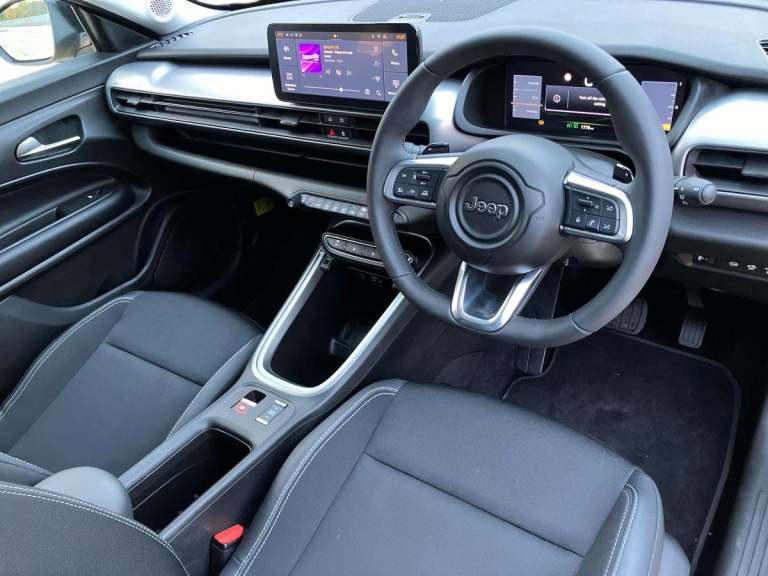 2025 Jeep Avenger 1.2 e-Hybrid Summit 5dr DCT Hatchback PETROL Automatic