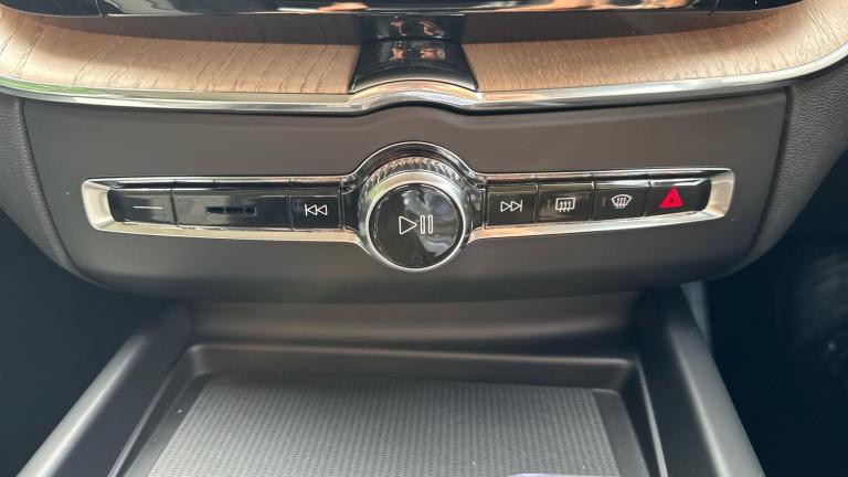 2025 Volvo XC60 2.0 B5 MHEV Plus Auto AWD Euro 6 (s/s) 5dr ESTATE Petrol/Electric Hybrid Automatic