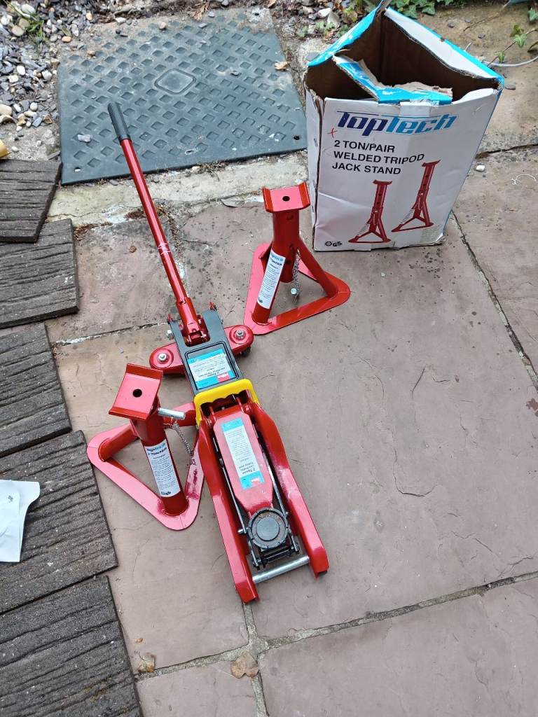 Hika 2 ton low profile trolley jack and pair of 2 ton axle stands 