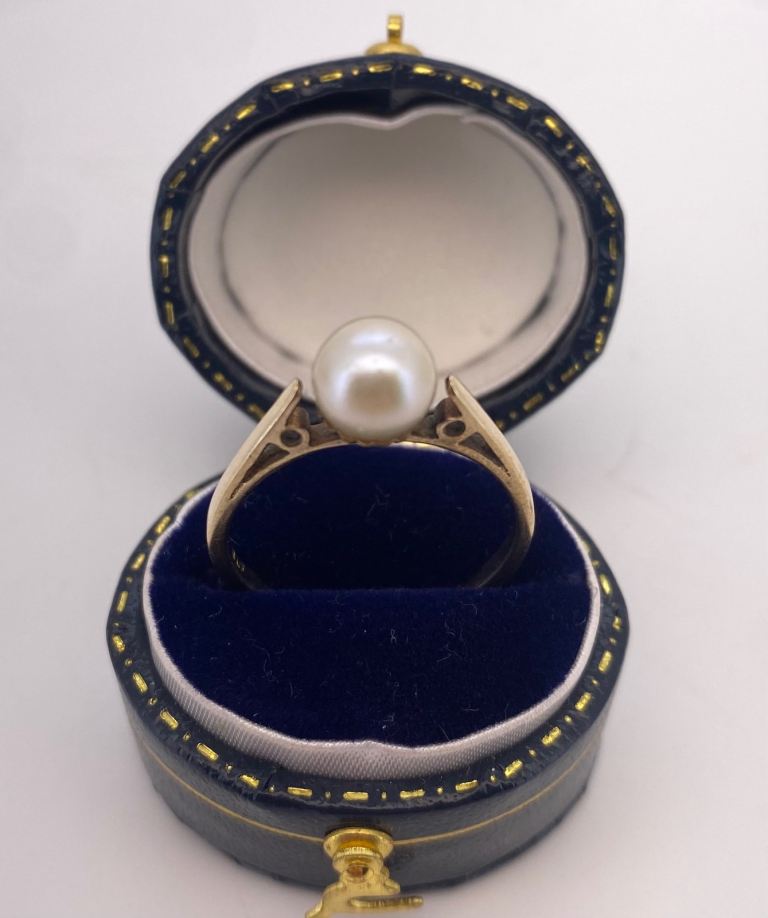Vintage Gold Pearl Ring – Good Condition