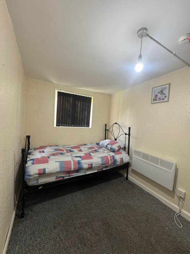 Room Available in Warstock B14 For People Who Claim Benefits 
