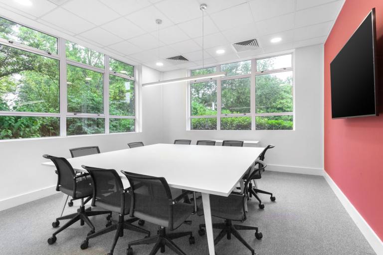 Huntingdon - PE29 6XU \ Serviced Office with 4 Desks