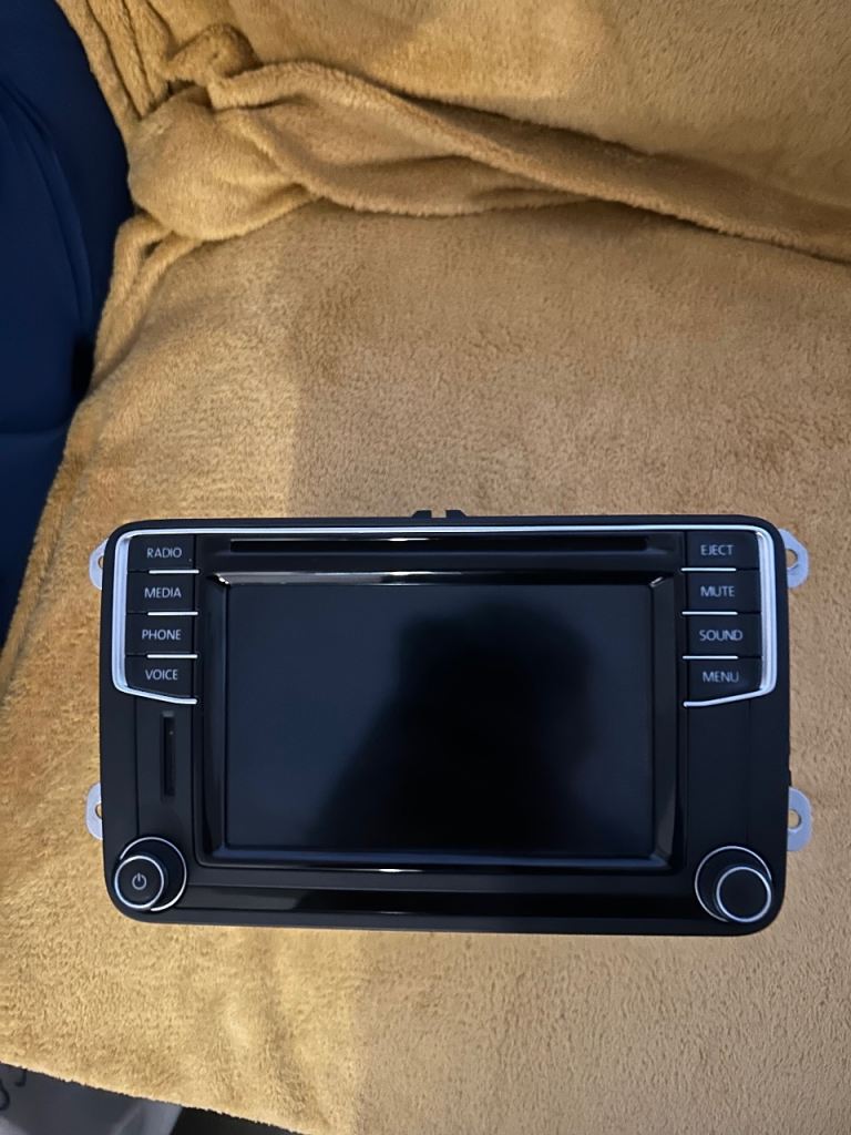 VW SCREEN (car play and sat nav)