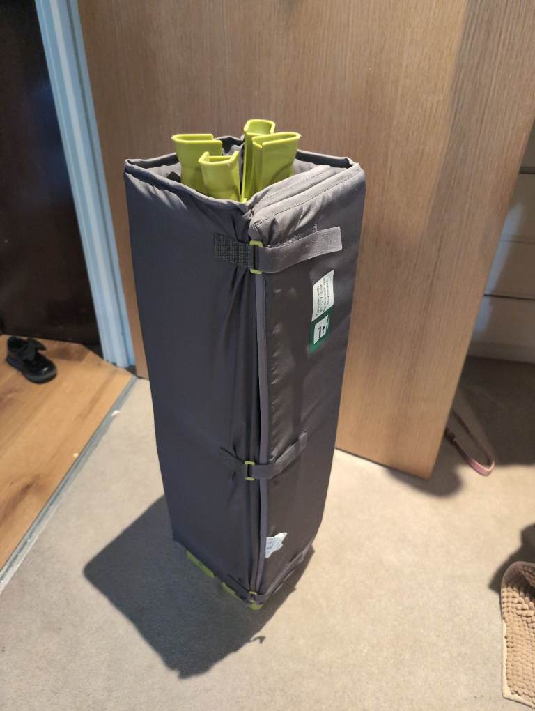 Travel baby cot 