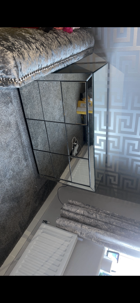 Mirrored sideboard 