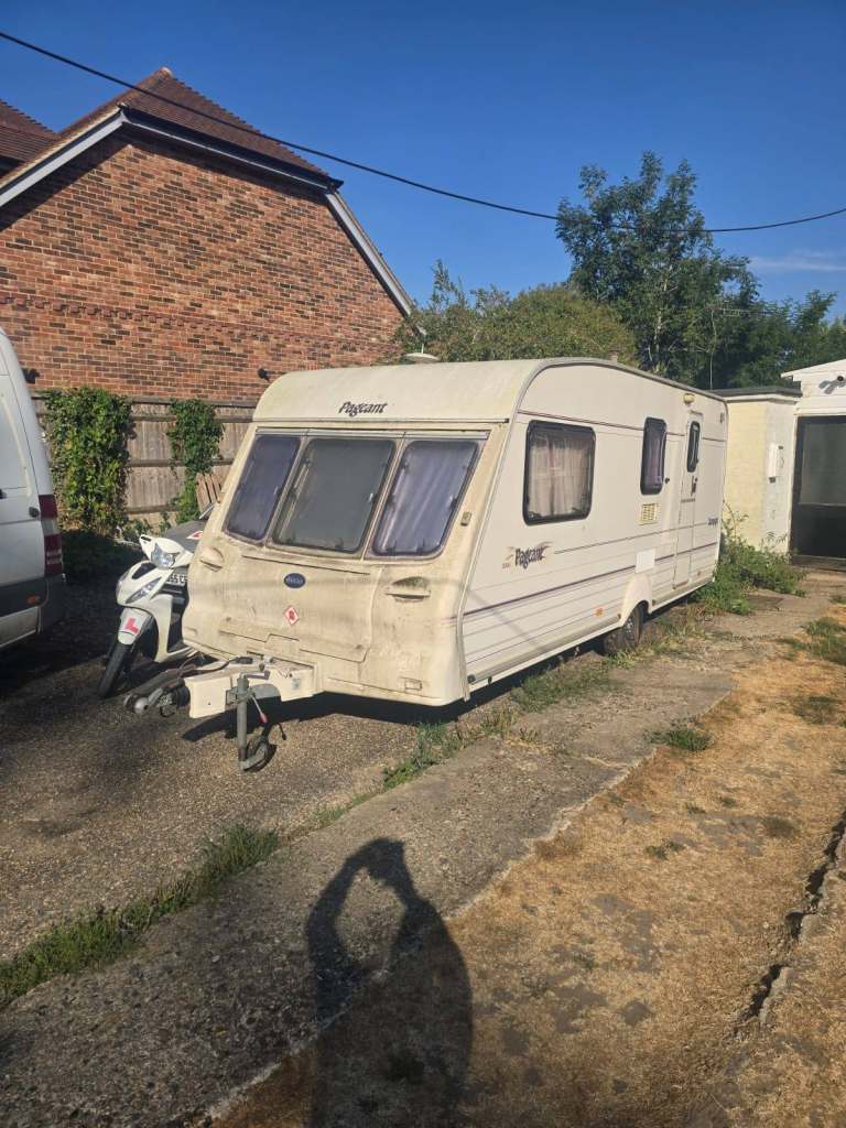 4-berth Bailey Pageant Champagne Caravan 