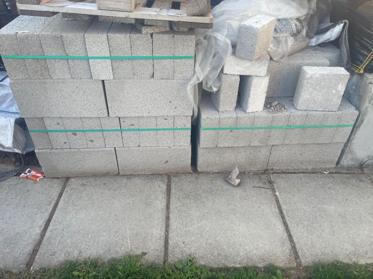 110 Concrete Blocks  / Bricks – new Condition