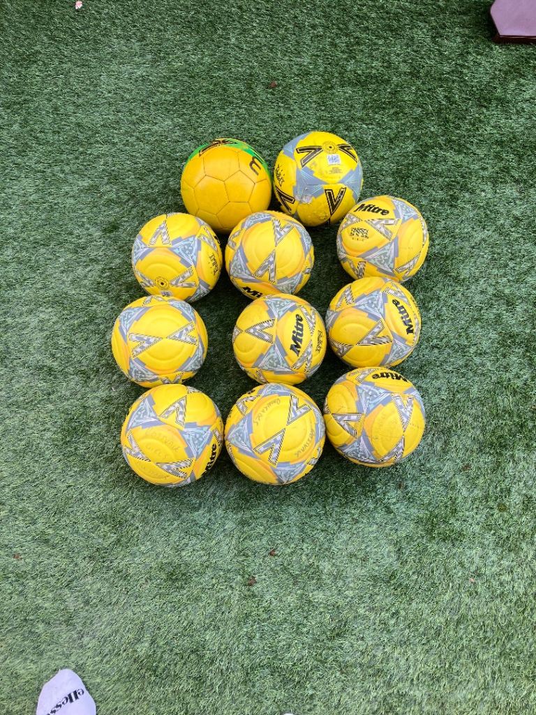 Mitre Impel size 3 footballs and bag
