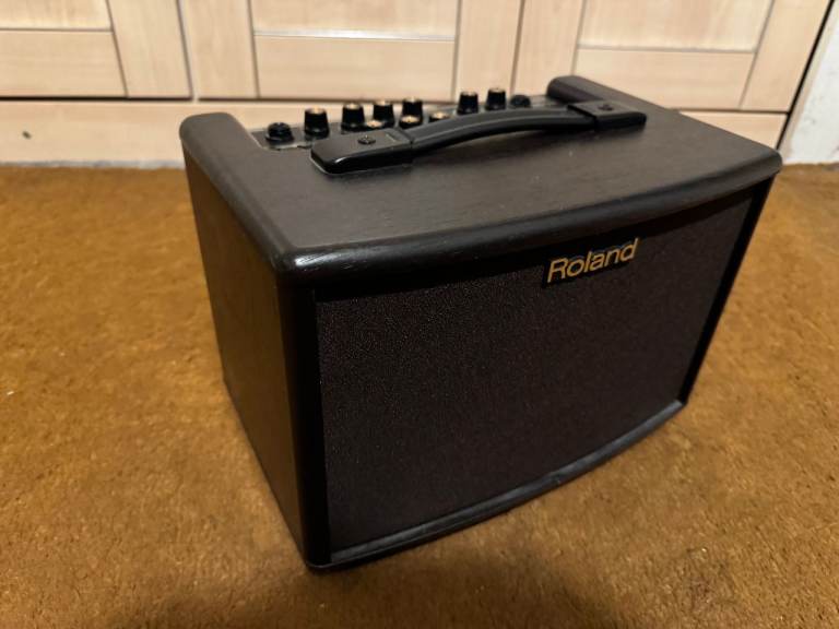 Roland AC-33 Portable Battery-Powered Acoustic Amplifier