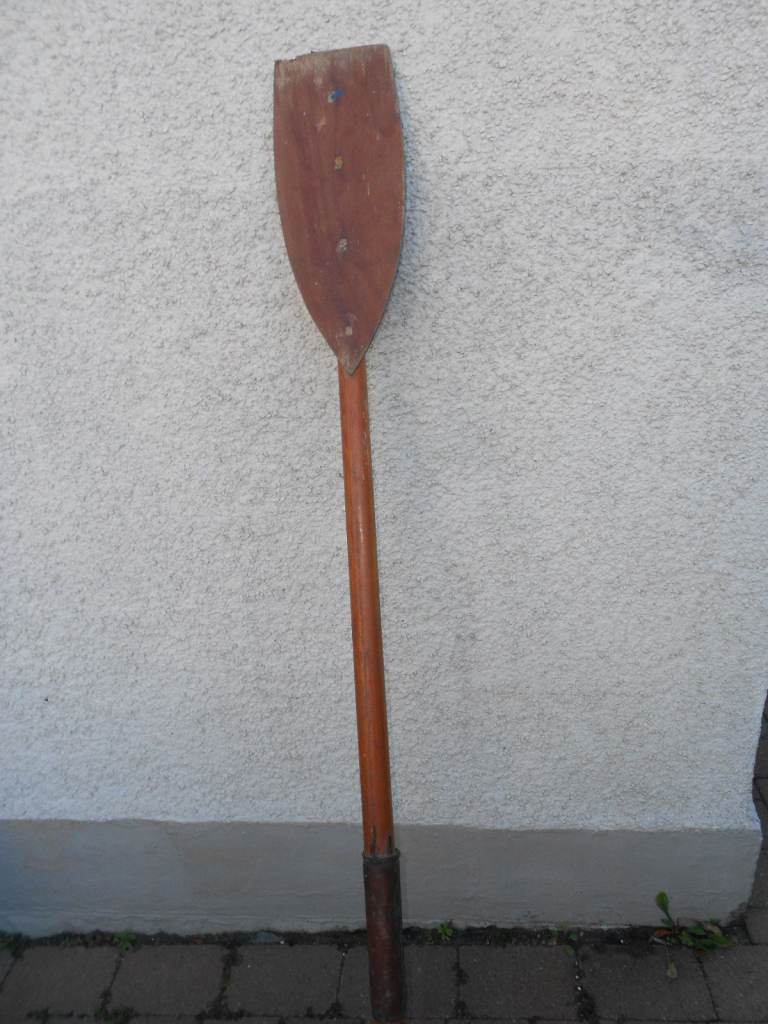 Mirror dinghy oar with rowlock leather