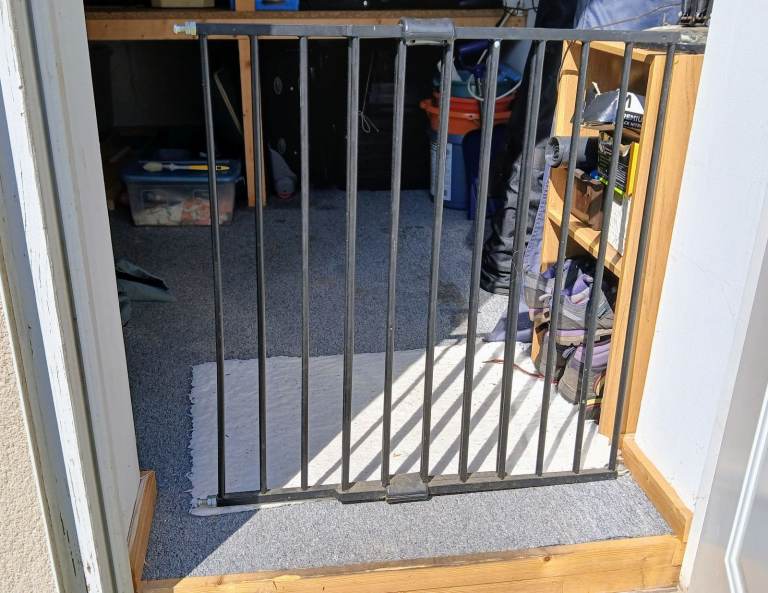 Black Metal Baby/Pet Safety Gate – Good Condition (3 off)