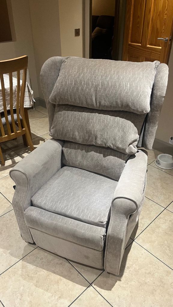 Lift and Rise Recliner Chair