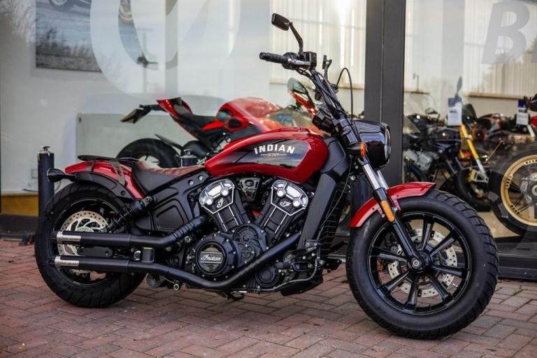 Indian Scout BOBBER ! LOW MILES ! EXTRAS ! STUNNING