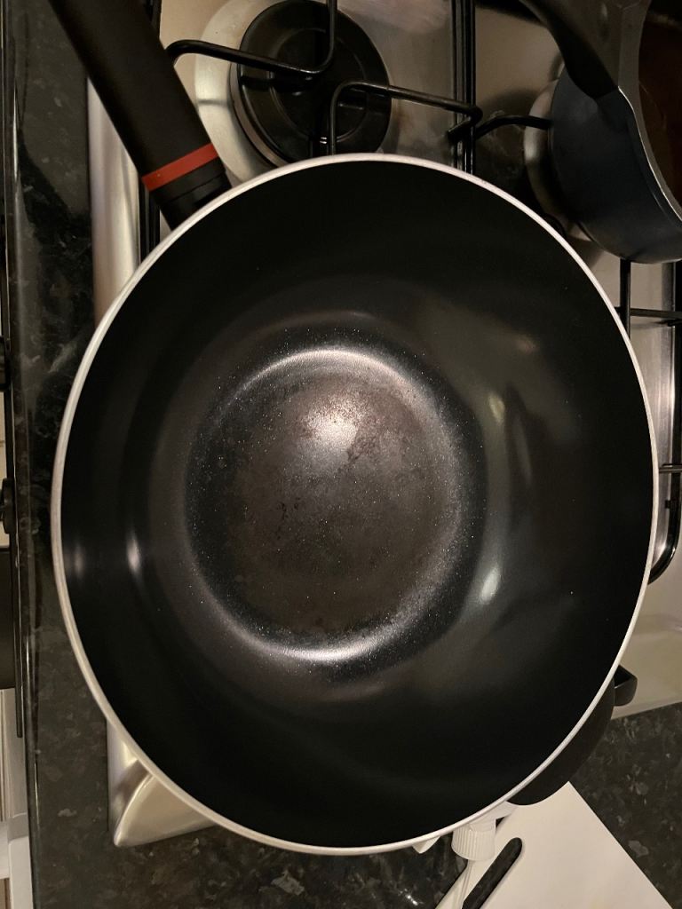 Black Non-Stick Saucepan wok with Lid – Good Condition