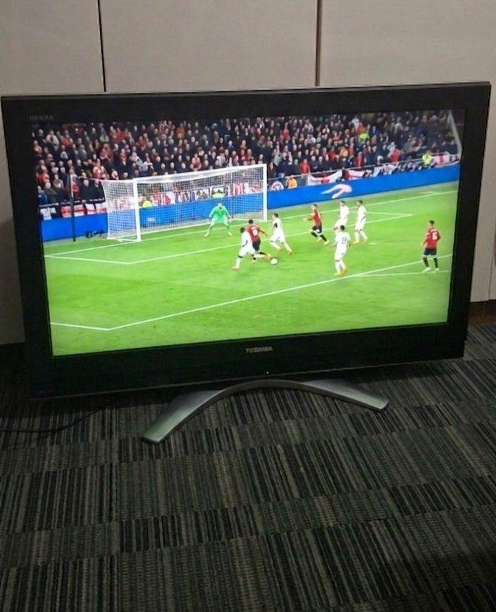 Toshiba 37 Inch TV (SAME DAY DELIVERY AVAILABLE)