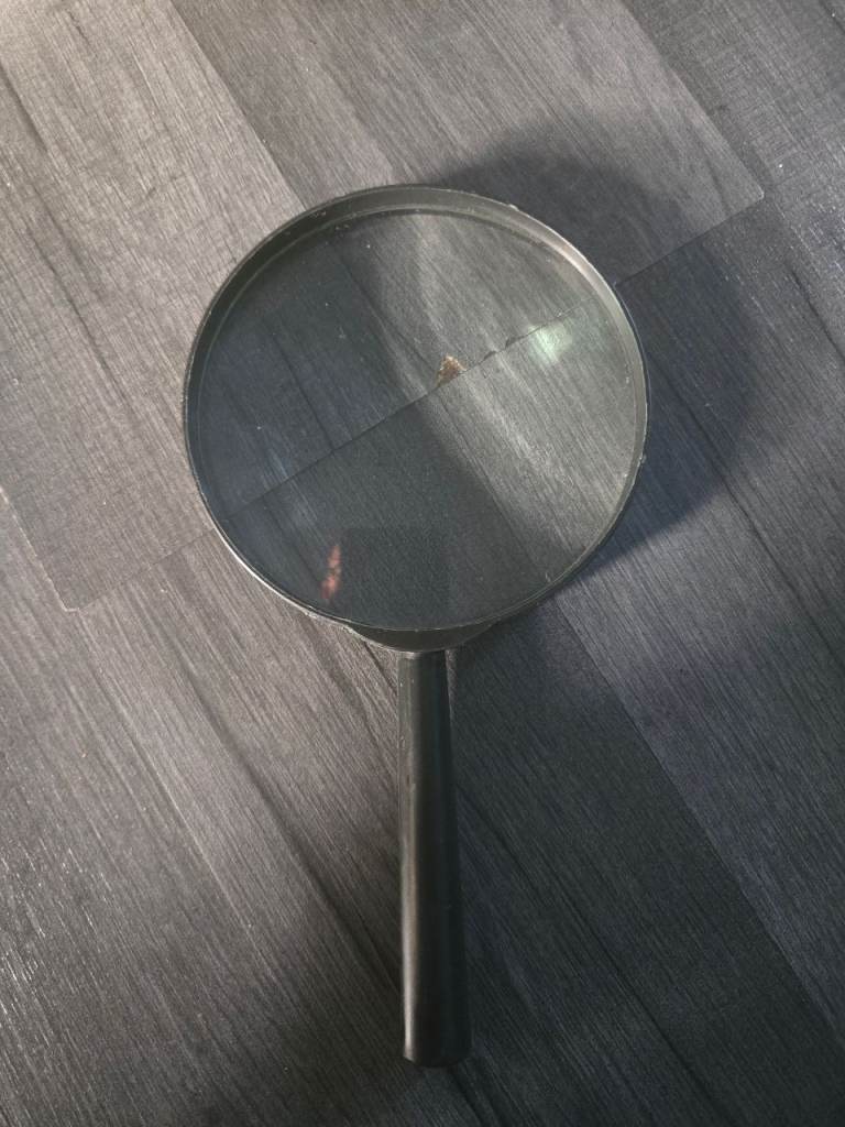 Vintage Magnifying Glass – Good Condition