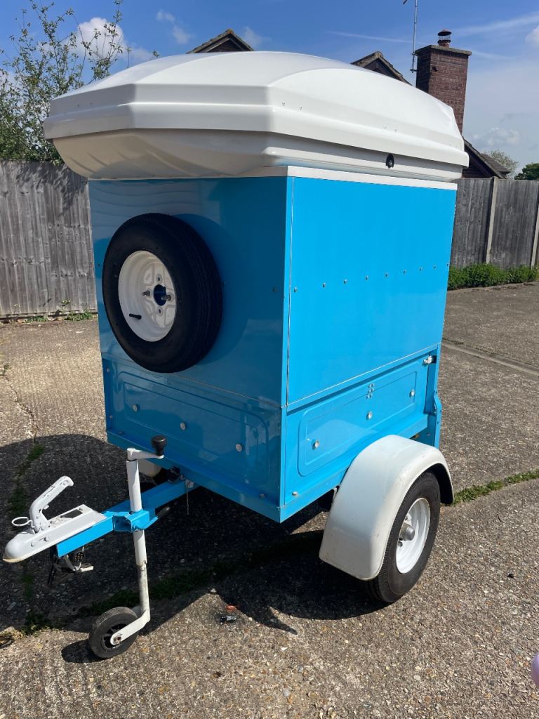 Camping trailer 