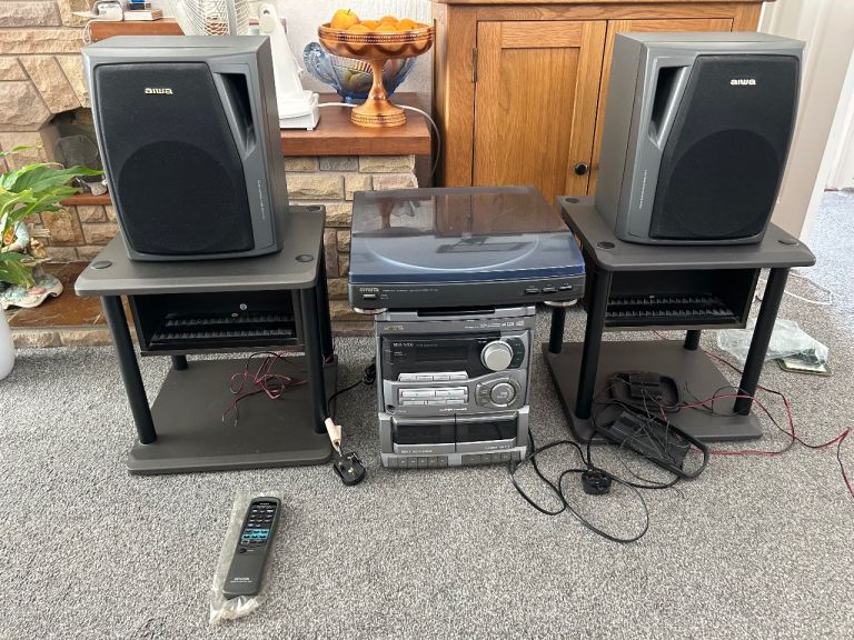 Aiwa music system and record player 