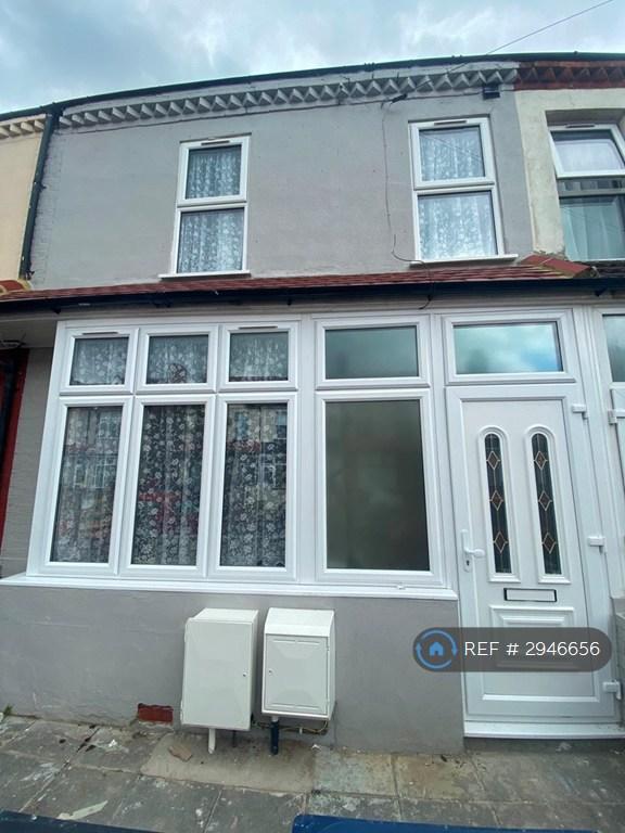 2 bedroom flat in Trinity Road, Southall, UB1 (2 bed) (#2946656)