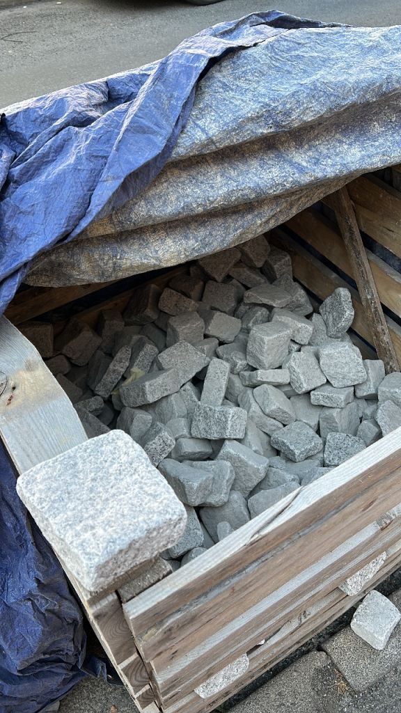 Granite Setts/Cobbles – Grey, Good Condition