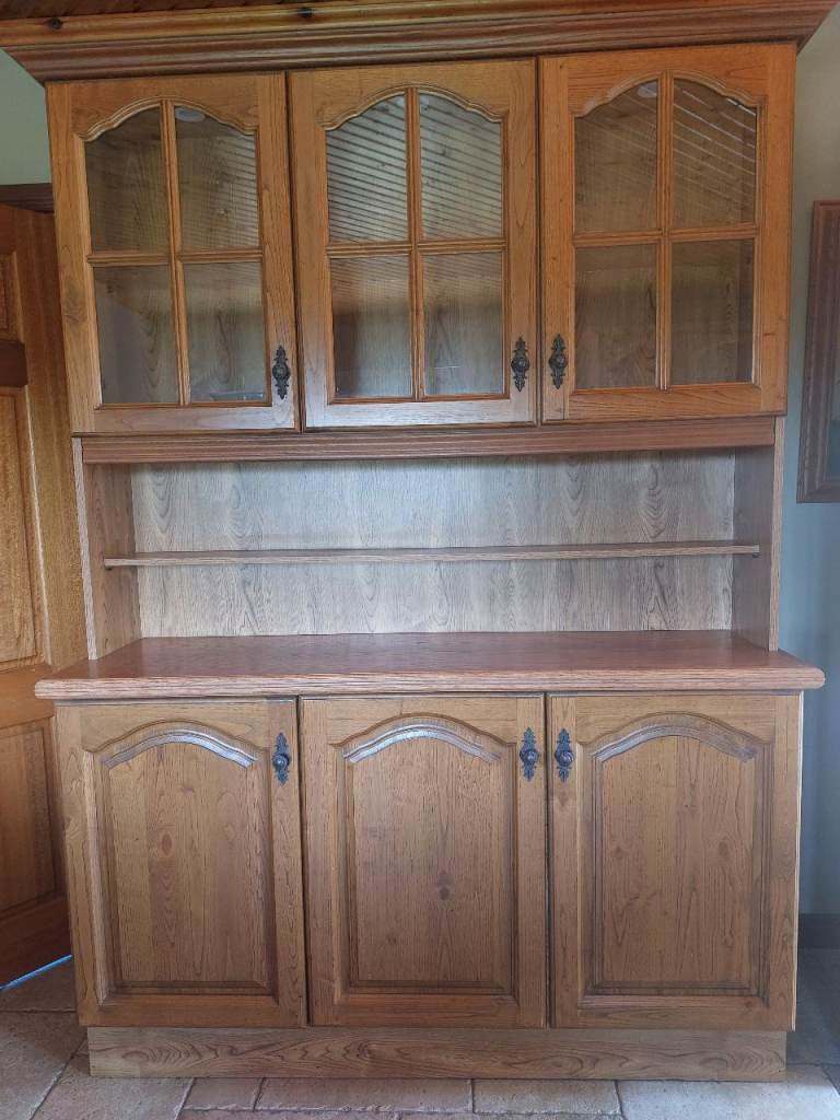 Full kitchen units with dresser and table with 6 chairs