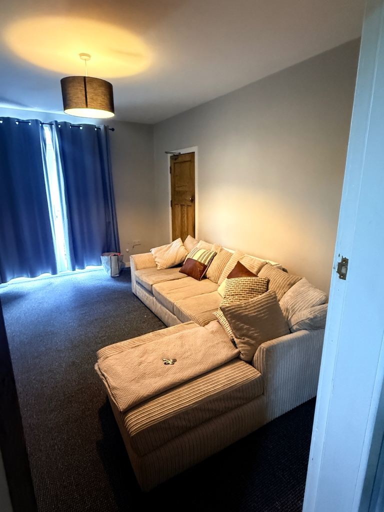 1 double room available 