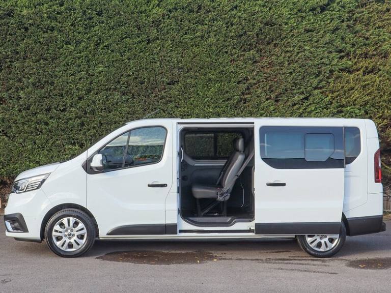 2023 Renault Trafic LL30 Sport Nav 2.0DCI 145BHP L2 LWB 9 SEAT MINIBUS, Rev Cam, Air Con, Cruis M...