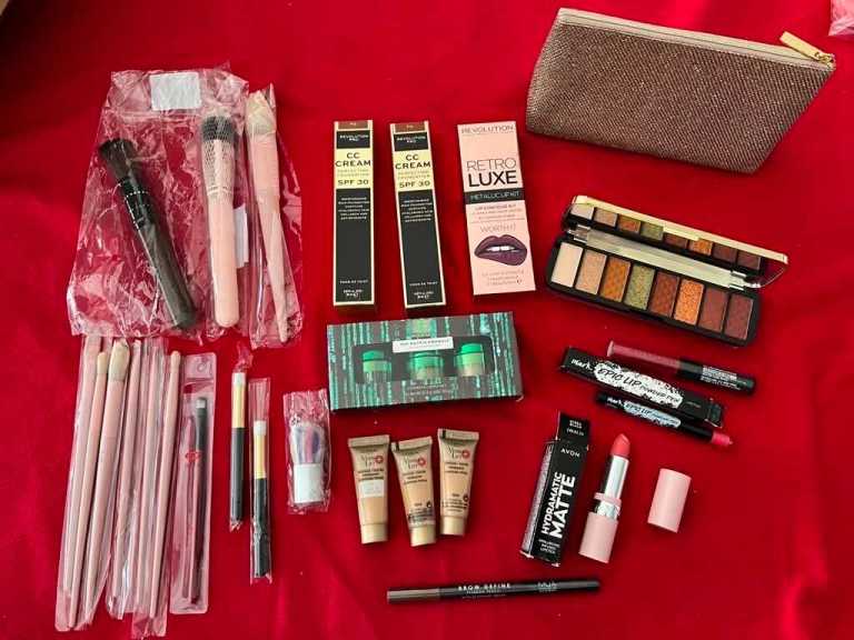 Large Bundle of Makeup and Brushes - New