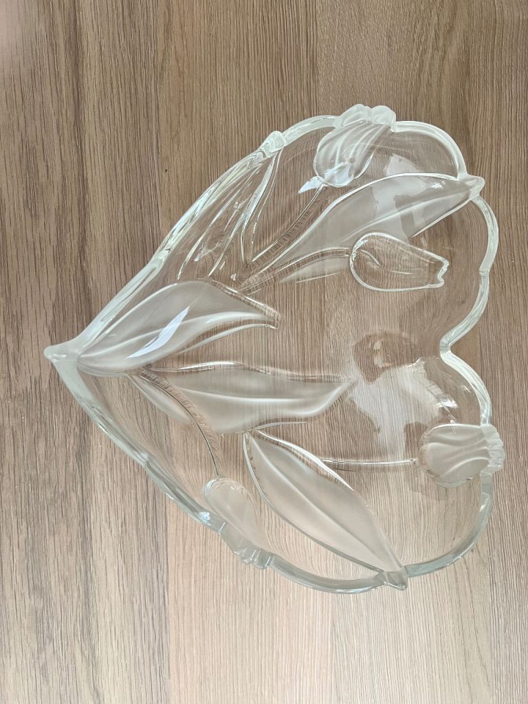 Glass Leaf Design Serving Bowl – As Good As New