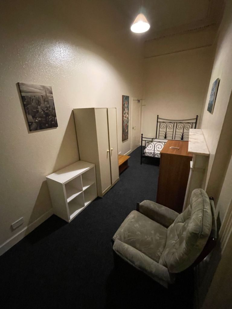 City Centre, large room to rent, ALL BILLS INCLUDED !  Elm Row