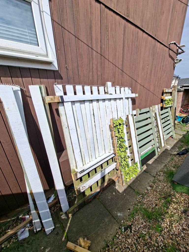 Free old fence ready to collect 