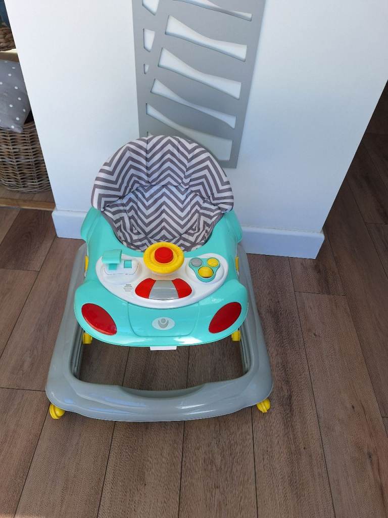 Baby seat with light up buttons and music 