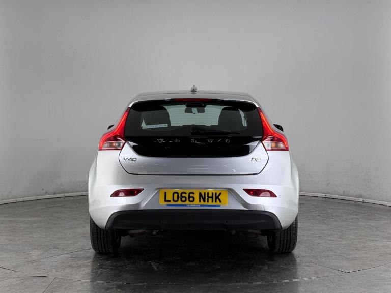 2016 Volvo V40 D2 [120] Momentum Nav Plus 5dr Geartronic HATCHBACK DIESEL Automatic