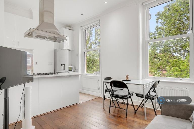 1 bedroom flat in Fernhead Road, London, W9 (1 bed) (#2881194)