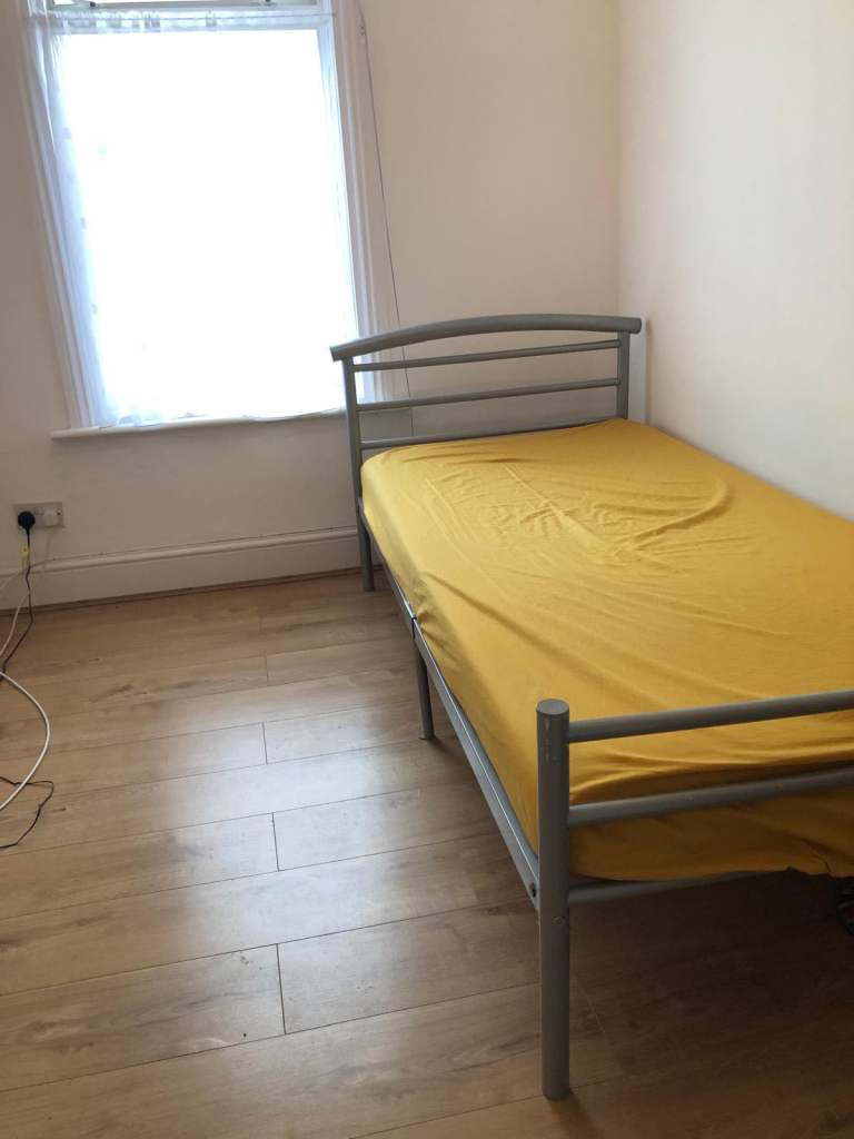 Single room or a double room near stratford