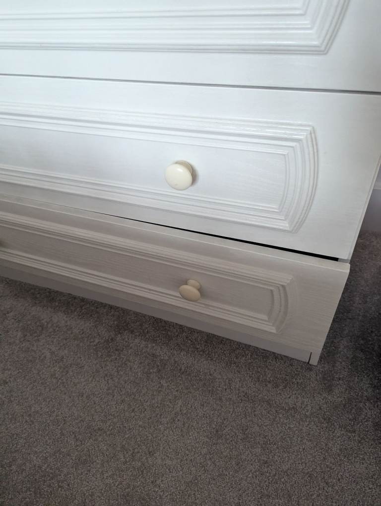 Free chest of drawers 