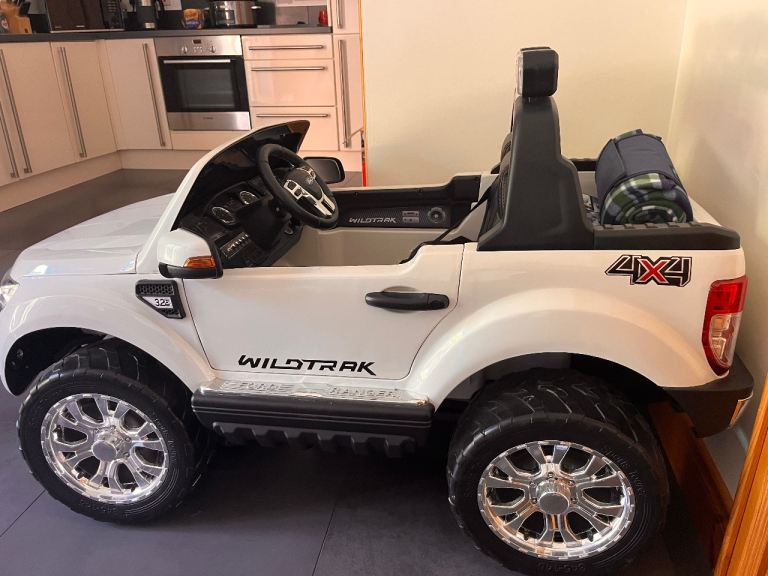 White Ford Ranger Wildtrak 4x4 Electric Ride-On Toy Car – Almost New