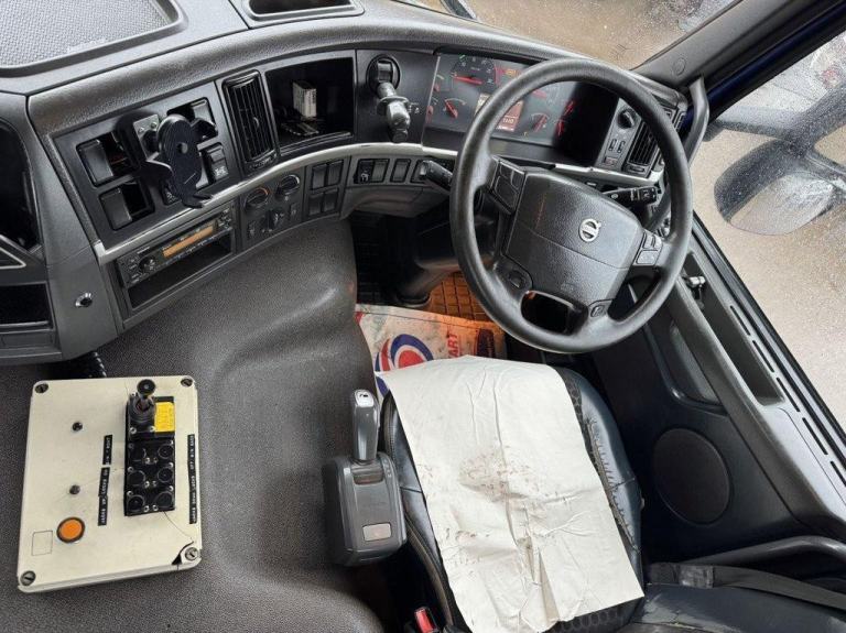 2012 VOLVO FM-330 6X4 HOOK LOADER