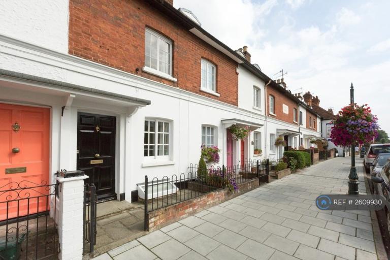 3 bedroom house in Reading Road, Henley-On-Thames, RG9 (3 bed) (#2609930)