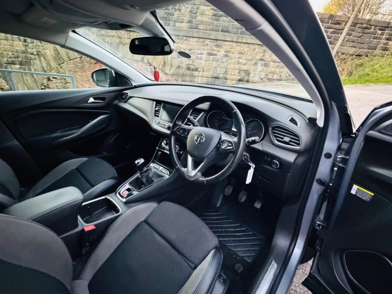 2019 Vauxhall Grandland X 1.5 Turbo D Tech Line Nav 5dr HATCHBACK DIESEL Manual
