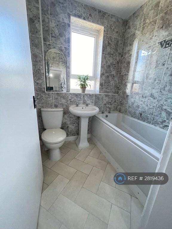 2 bedroom flat in Ardbeg Avenue, Kilmarnock, KA3 (2 bed) (#2819436)