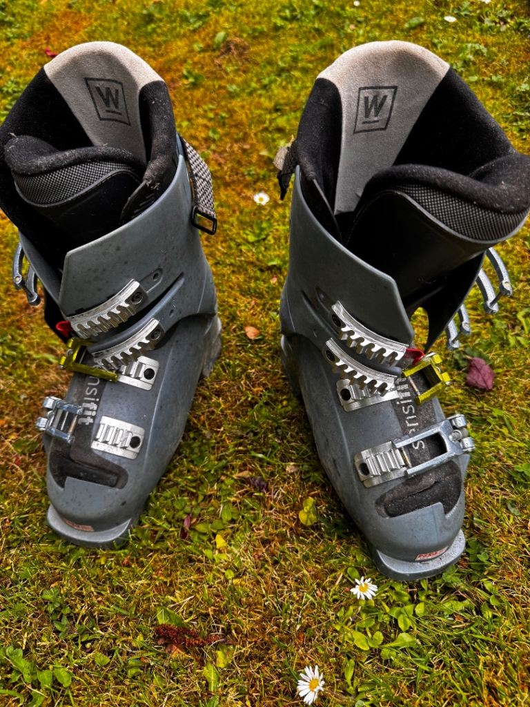 Salomon ladies ski boots size 4 UK
