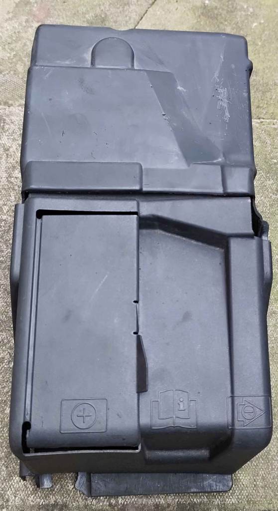  FORD MONDEO MK4 2.0 Diesel BATTERY TRAY £10