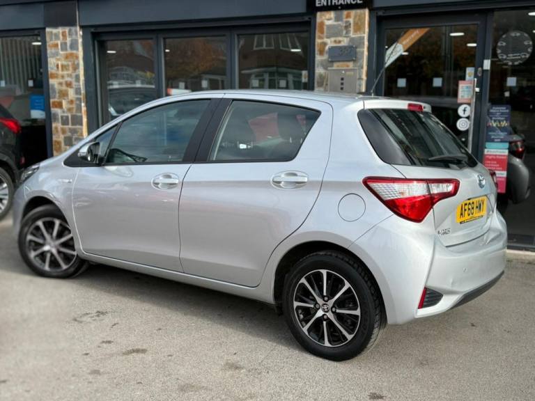 2018 Toyota Yaris 1.5 VVT-h Icon Tech Hatchback 5dr Petrol Hybrid E-CVT Euro 6 (s/s) (100 ps) Hat...
