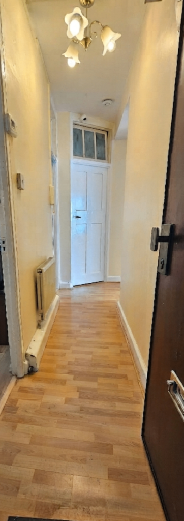 Battersea Flatshare. Bright & Peaceful Double Room Close to Clapham Junction