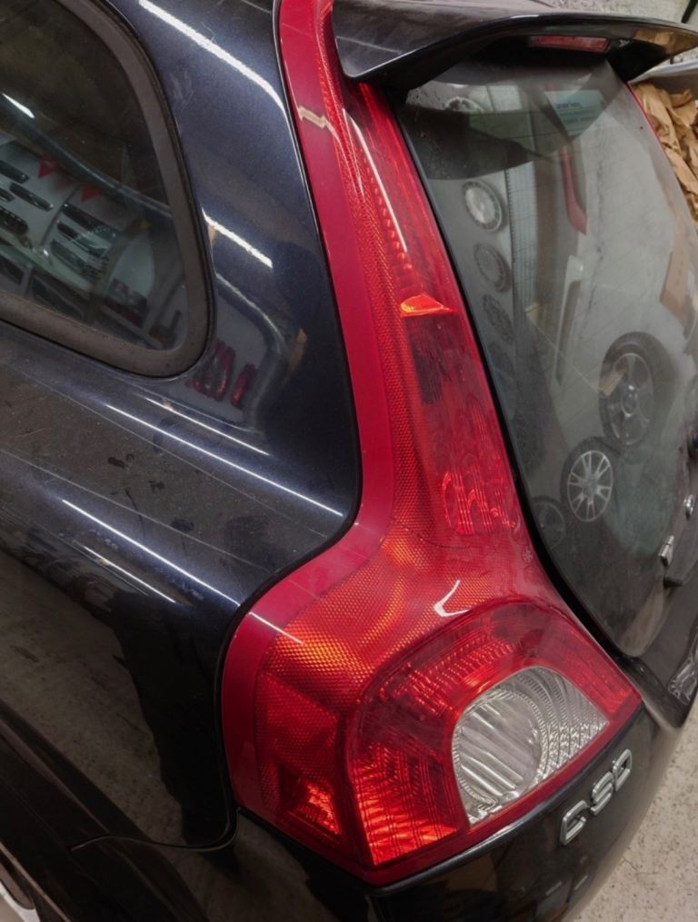 VOLVO C30 REAR LIGHT CLUSTER LEFT PASSENGER SIDE 2006-2013