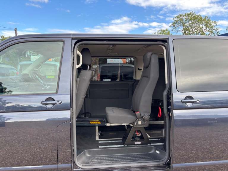 VOLKSWAGEN TRANSPORTER DRIVER TRANSFER WAV WHEELCHAIR ACCESSIBLE VEHICLE 2.0